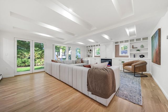 31 Alba Rd, Wellesley, MA 02481
