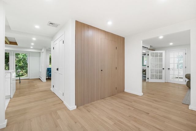31 Alba Rd, Wellesley, MA 02481