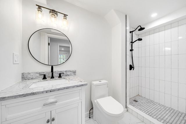 31 Alba Rd, Wellesley, MA 02481