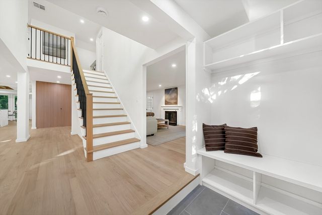 31 Alba Rd, Wellesley, MA 02481