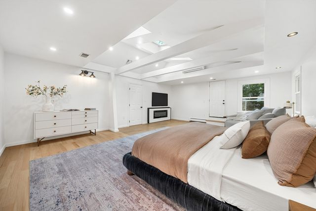 31 Alba Rd, Wellesley, MA 02481