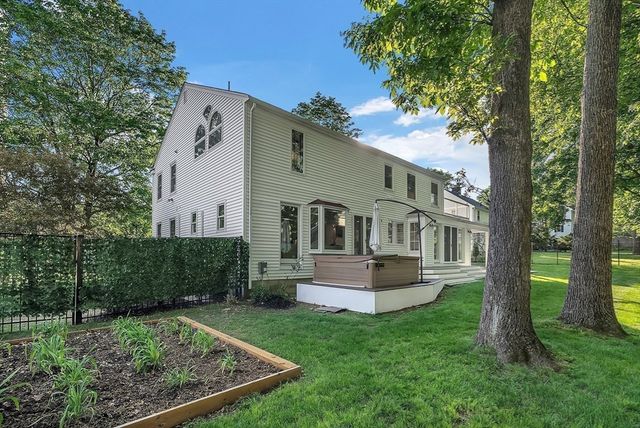31 Alba Rd, Wellesley, MA 02481