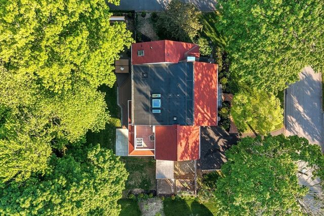 31 Alba Rd, Wellesley, MA 02481