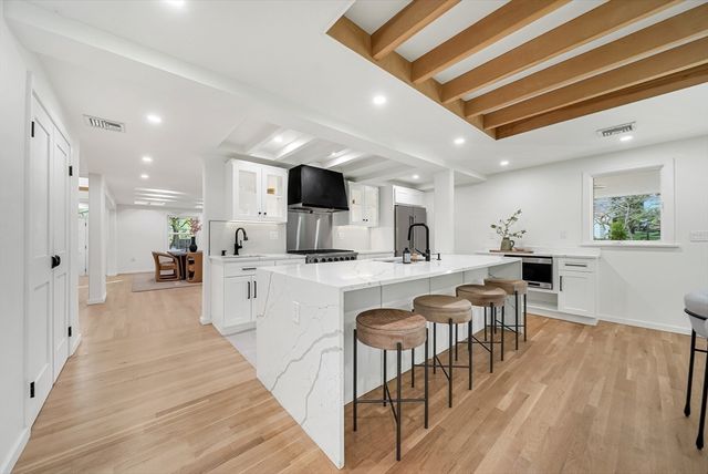 31 Alba Rd, Wellesley, MA 02481
