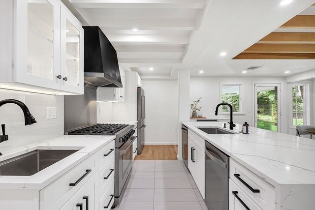 31 Alba Rd, Wellesley, MA 02481