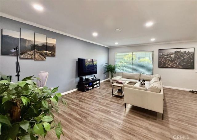 20120 Runnymede Street 15, Winnetka, CA 91306