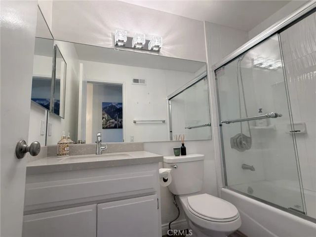 20120 Runnymede Street 15, Winnetka, CA 91306