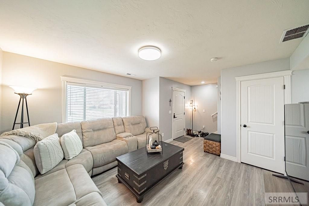 Image 7 of property listing at 3694 E Capstone Drive, Idaho Falls, ID 83401