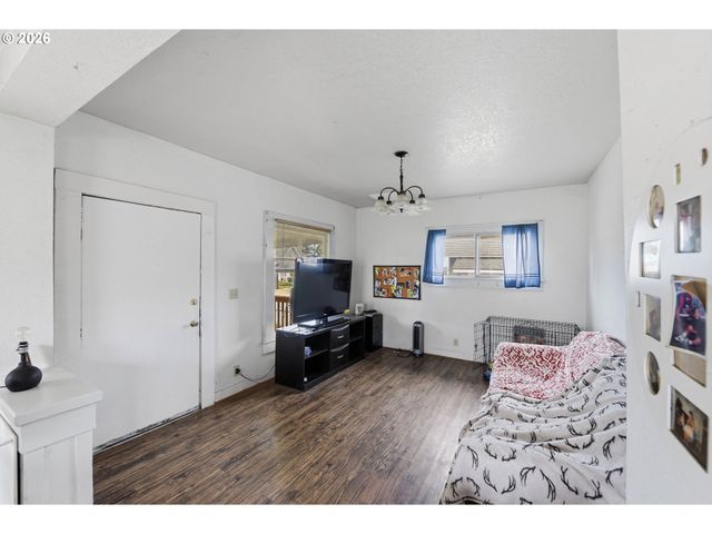 1963 BROADWAY Ave, North Bend, OR 97459