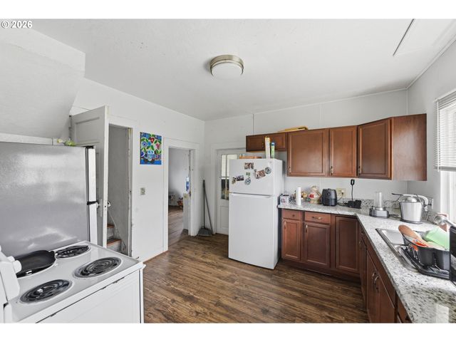 1963 BROADWAY Ave, North Bend, OR 97459