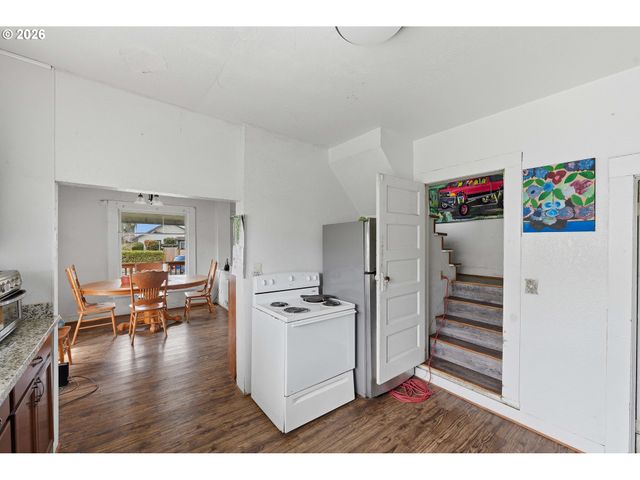 1963 BROADWAY Ave, North Bend, OR 97459