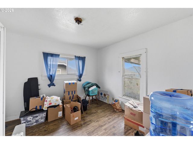 1963 BROADWAY Ave, North Bend, OR 97459