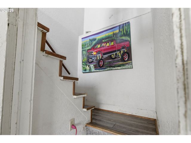 1963 BROADWAY Ave, North Bend, OR 97459