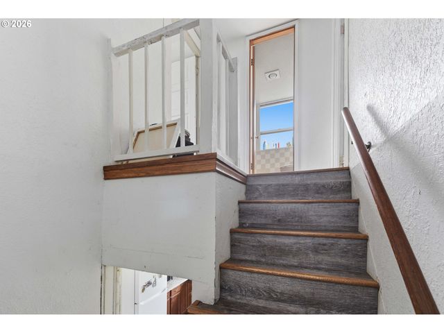 1963 BROADWAY Ave, North Bend, OR 97459