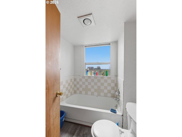 1963 BROADWAY Ave, North Bend, OR 97459