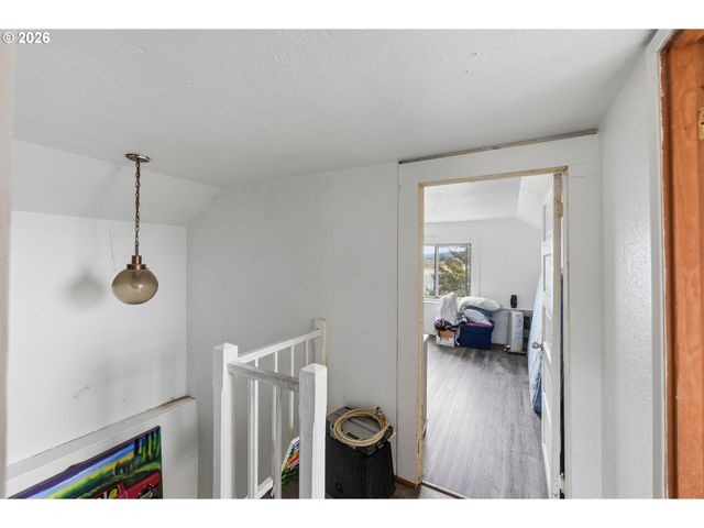 1963 BROADWAY Ave, North Bend, OR 97459