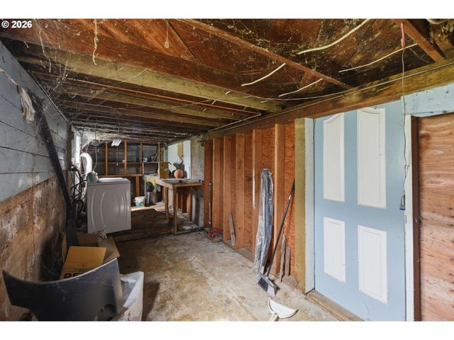 1963 BROADWAY Ave, North Bend, OR 97459