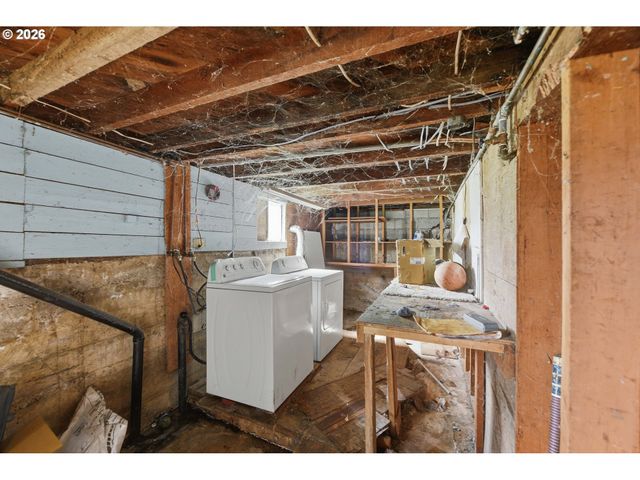 1963 BROADWAY Ave, North Bend, OR 97459