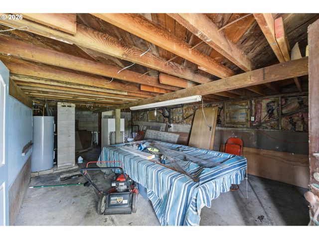 1963 BROADWAY Ave, North Bend, OR 97459