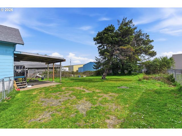 1963 BROADWAY Ave, North Bend, OR 97459