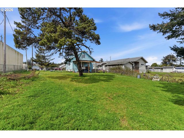 1963 BROADWAY Ave, North Bend, OR 97459