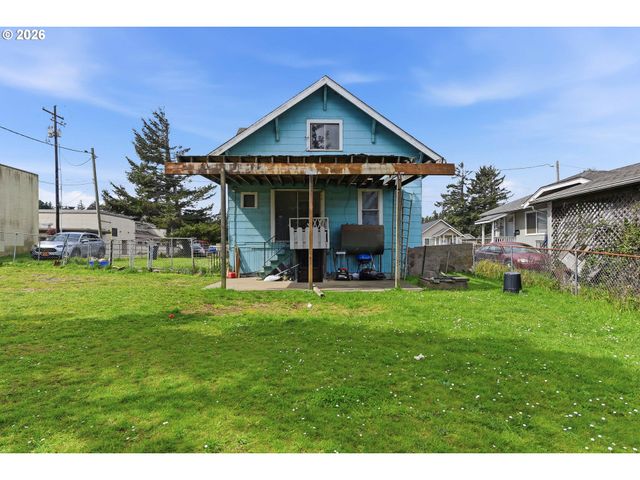 1963 BROADWAY Ave, North Bend, OR 97459