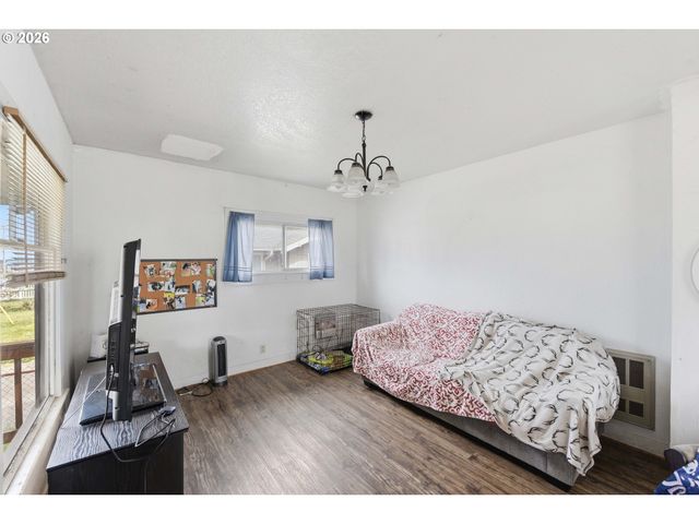 1963 BROADWAY Ave, North Bend, OR 97459