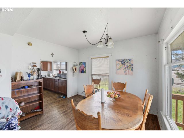 1963 BROADWAY Ave, North Bend, OR 97459