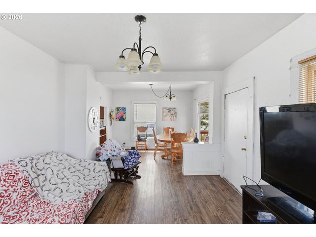 1963 BROADWAY Ave, North Bend, OR 97459