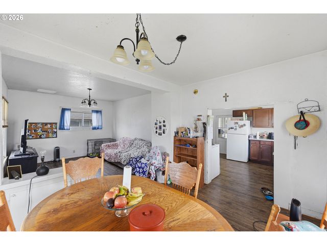 1963 BROADWAY Ave, North Bend, OR 97459