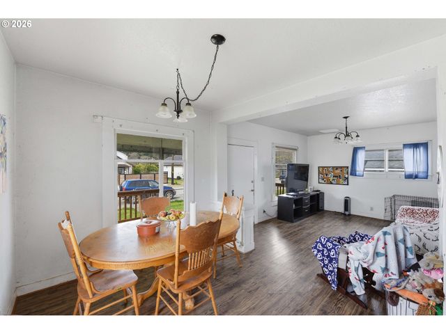 1963 BROADWAY Ave, North Bend, OR 97459