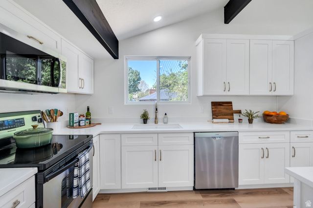 5324 S ROBINWOOD CIR, Taylorsville, UT 84129