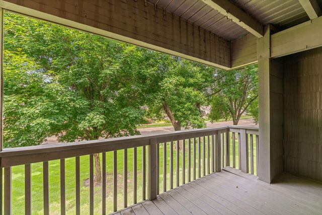 2800 Hamline Avenue N 216, Roseville, MN 55113