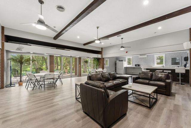 2800 Hamline Avenue N 216, Roseville, MN 55113