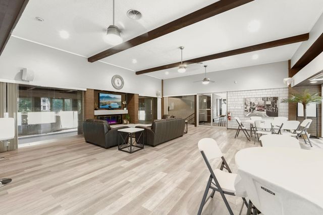 2800 Hamline Avenue N 216, Roseville, MN 55113