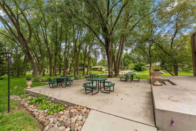 2800 Hamline Avenue N 216, Roseville, MN 55113