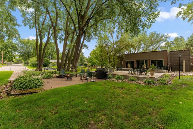 2800 Hamline Avenue N 216, Roseville, MN 55113