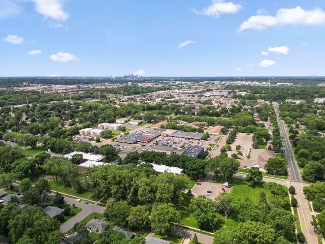 2800 Hamline Avenue N 216, Roseville, MN 55113