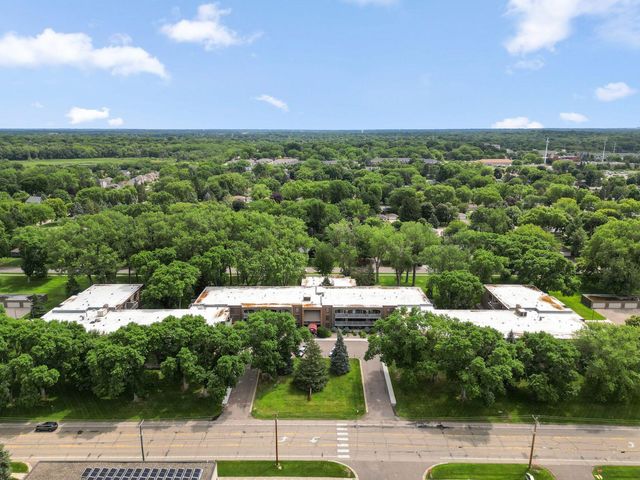 2800 Hamline Avenue N 216, Roseville, MN 55113