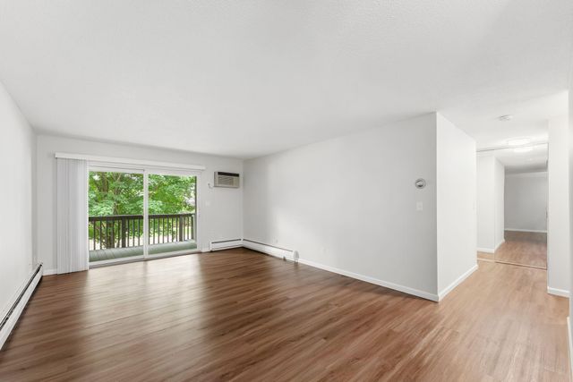 2800 Hamline Avenue N 216, Roseville, MN 55113