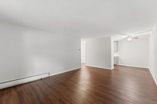 2800 Hamline Avenue N 216, Roseville, MN 55113