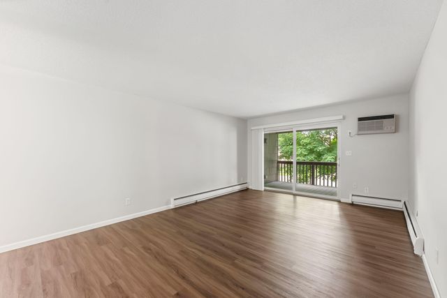 2800 Hamline Avenue N 216, Roseville, MN 55113