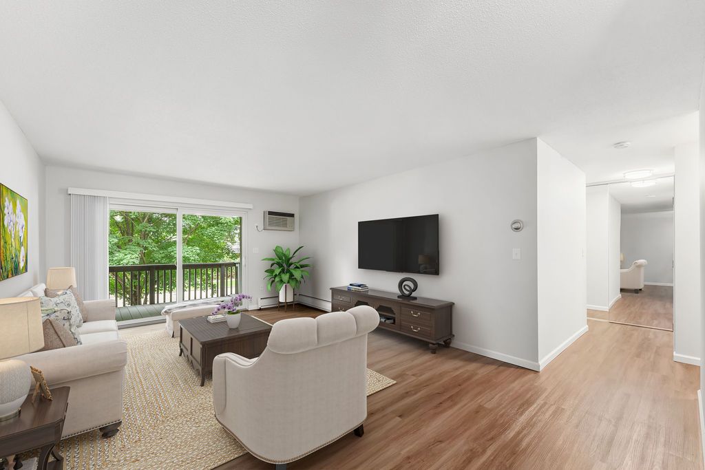 2800 Hamline Avenue N 216, Roseville, MN 55113