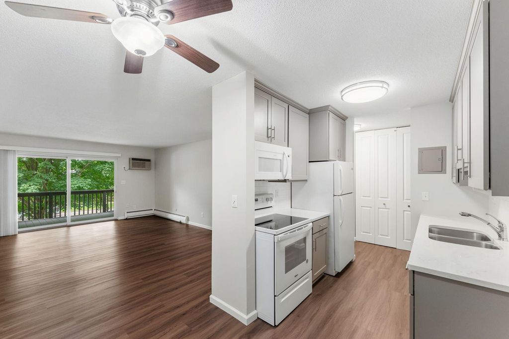 2800 Hamline Avenue N 216, Roseville, MN 55113 — photo 3