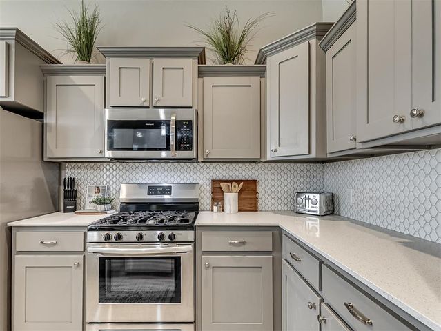16028 Mendoza Drive, Edmond, OK 73013