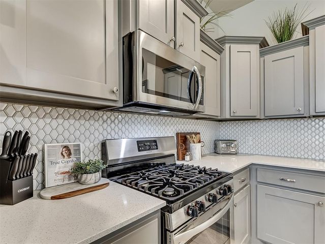 16028 Mendoza Drive, Edmond, OK 73013