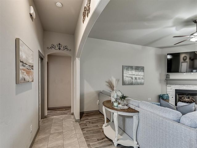16028 Mendoza Drive, Edmond, OK 73013
