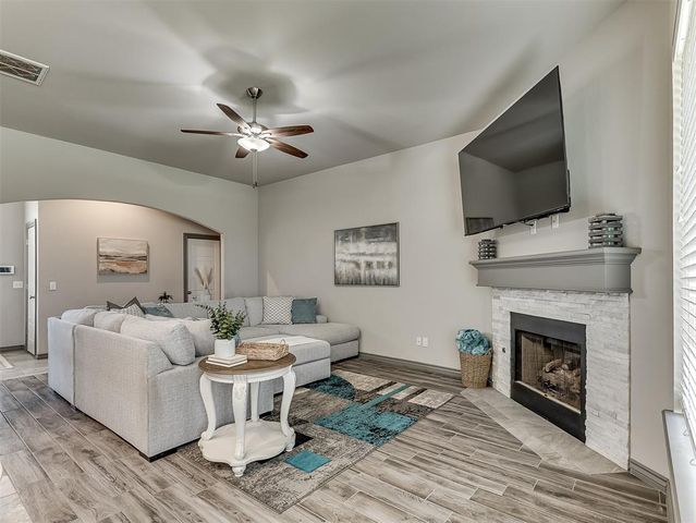 16028 Mendoza Drive, Edmond, OK 73013