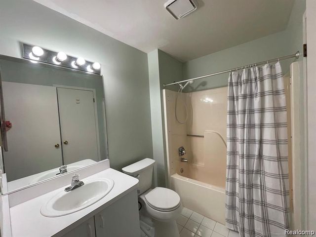 41390 Clinton Drive, Novi, MI 48377
