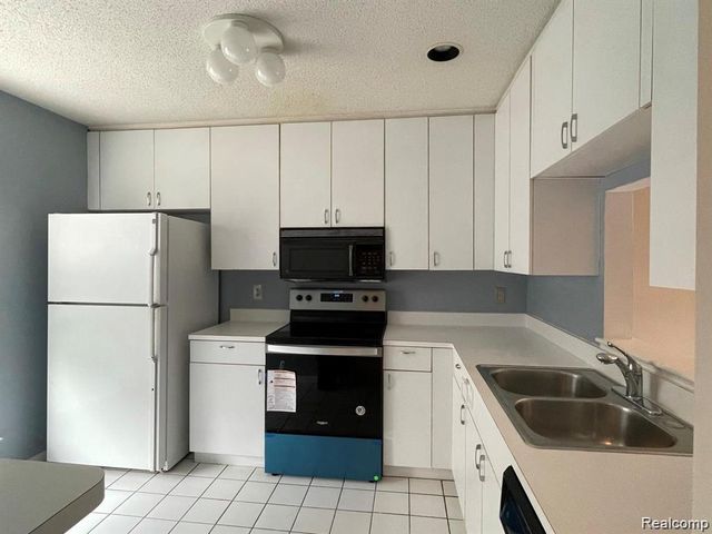 41390 Clinton Drive, Novi, MI 48377